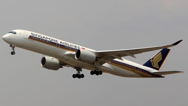 Singapore Airlines cuts 20% of workforce as coronavirus smashes travel