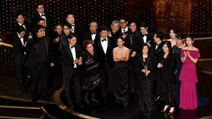 The crew of Parasite accept the Academy Award for Best Film | @Jasra_tauheed | Twitter