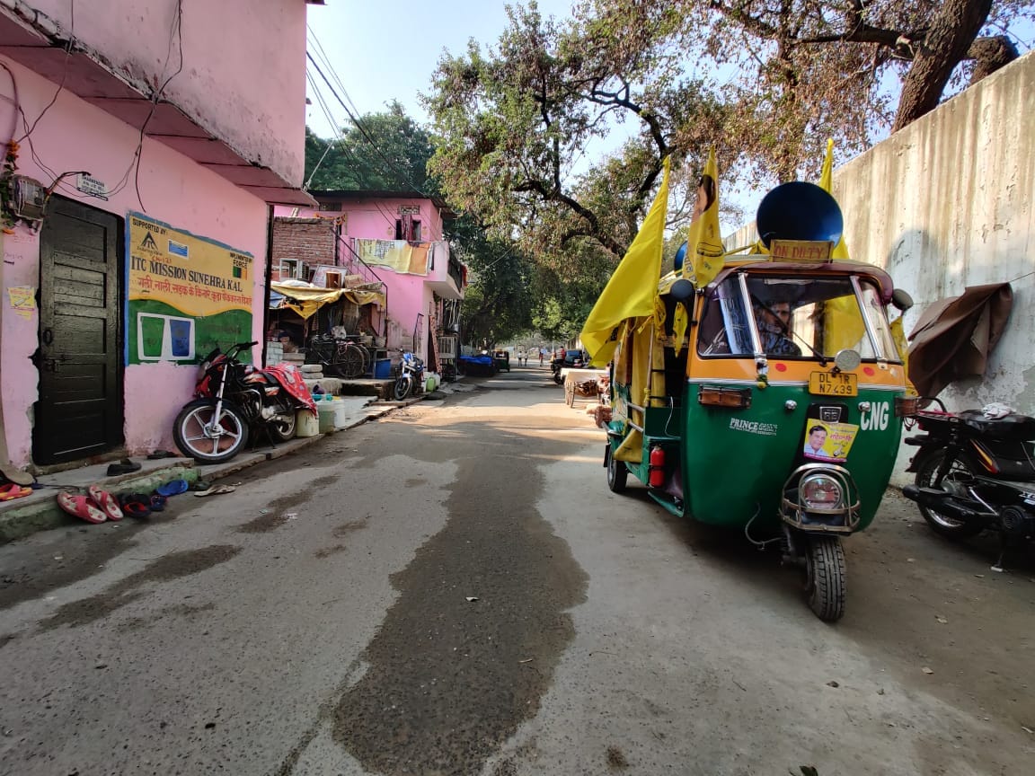 Campaigning outside Ravidas camp. | Photo: Urjita Bharadwaj/ThePrint 