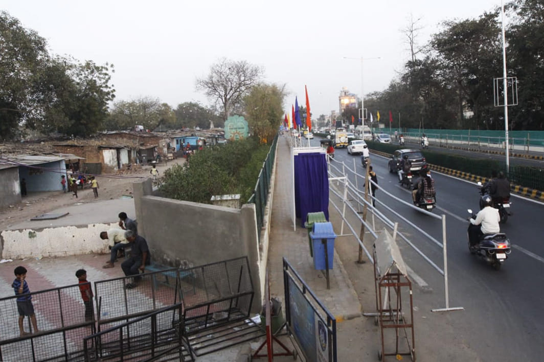 A wall was erected to hide the slum from Trump and his family | Photo: Praveen Jain | ThePrint