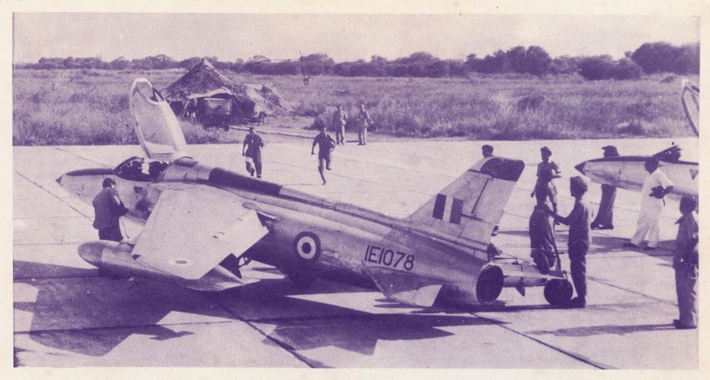 IAF fighter pilots scrambling towards their parked Gnats at Pathankot. | Photo: bharatrakshak.com