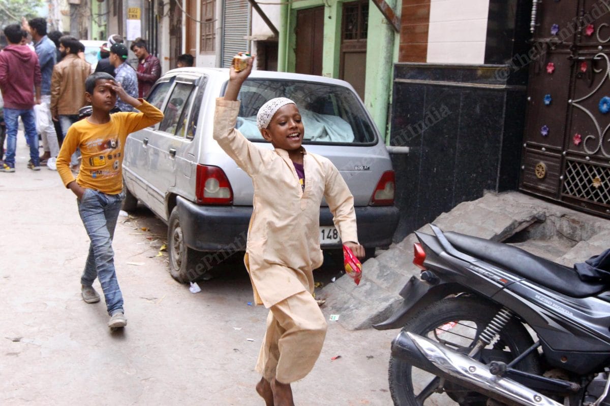 A moment of joy for a kid who was given snacks by relief workers | Photo: Praveen Jain | ThePrint