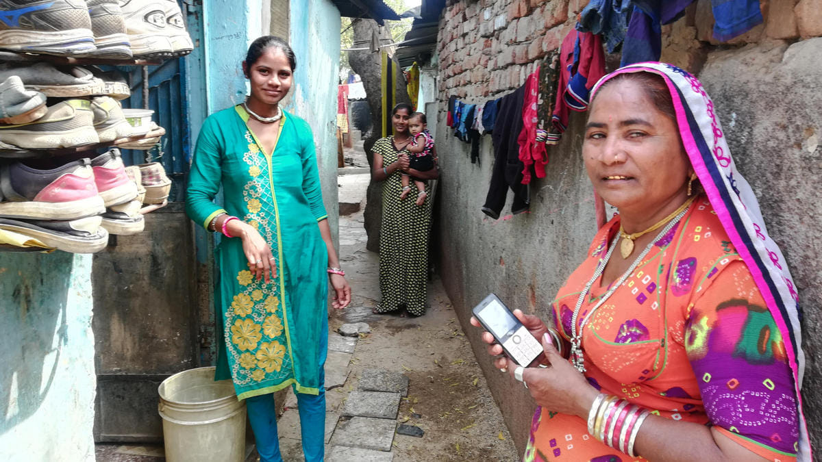 Keshibai (bottom right) with her daughter-in-law and a neighbour at Sarania Vaas. Often 8-10 members of a family live in the same house | Photo: Swagata Yadavar | ThePrint