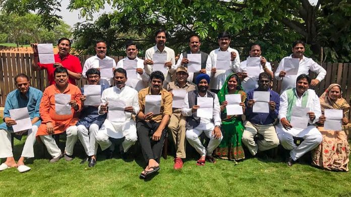 Rebel Congress MLAs flash their resignation letters in Bengaluru
