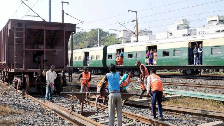 Modi govt has put 498 crawling rail projects worth Rs 6.75 lakh crore on temporary freeze