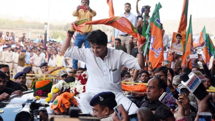 BJP leader Jyotiraditya Scindia is received by a large crowd in Bhopal | Photo: ANI
