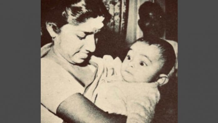 Singer Lata Mangeshkar with Rishi Kapoor