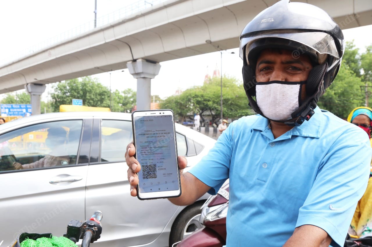 Customer showing e-pass required to enter Azadpur mandi | Photo: Manisha Mondal | ThePrint