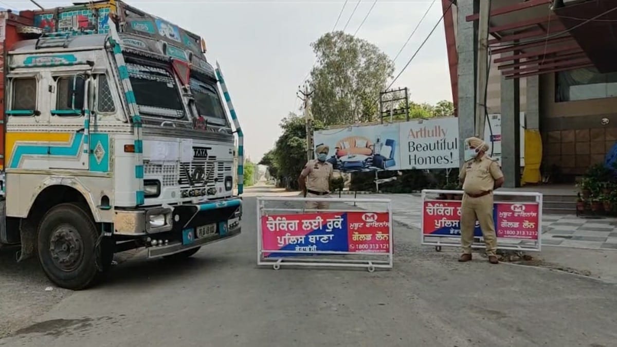 Police stand guard outside Jawaharpur village | Screengrab