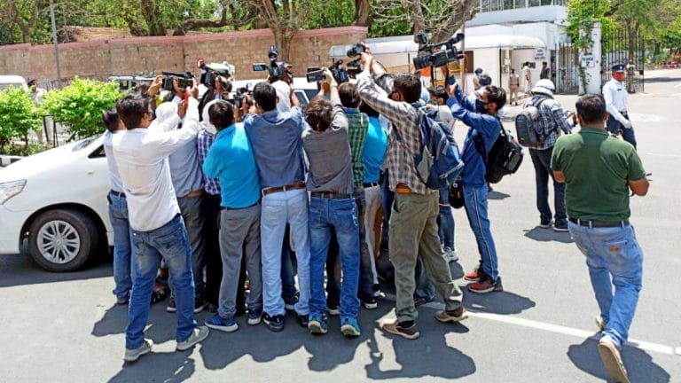 Shoot me, the messenger