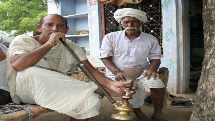 Men smoking hookah | Representational Image | Commons