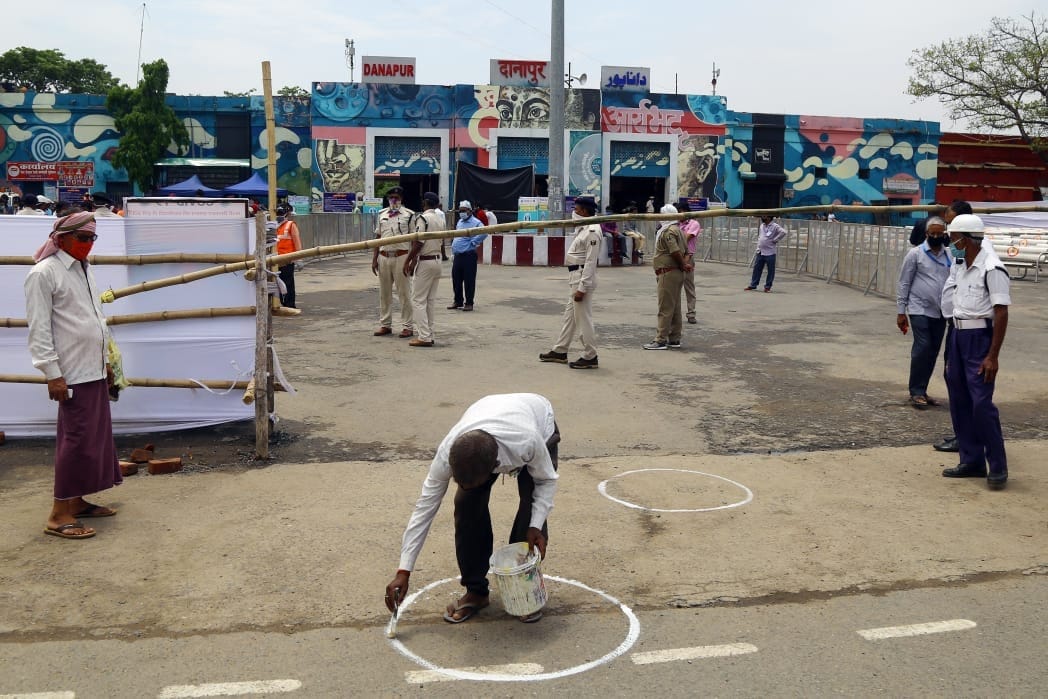 A man draws circles for people to stand in and maintain physical distance | Photo: Suraj Singh Bisht | ThePrint