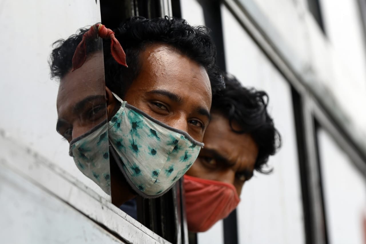 Migrant workers smile as they leave for their homes in buses | Photo: Suraj Singh Bisht | ThePrint
