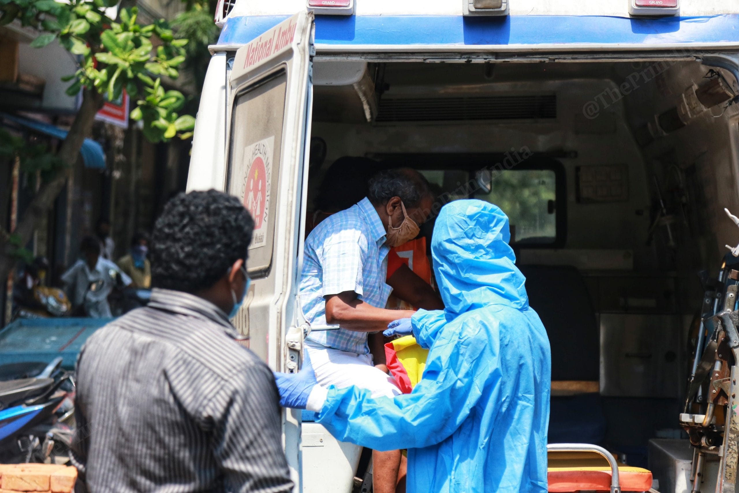 Healthcare workers in PPE suits escort Covid patients in Royapuram, Chennai | Manisha Mondal | ThePrint