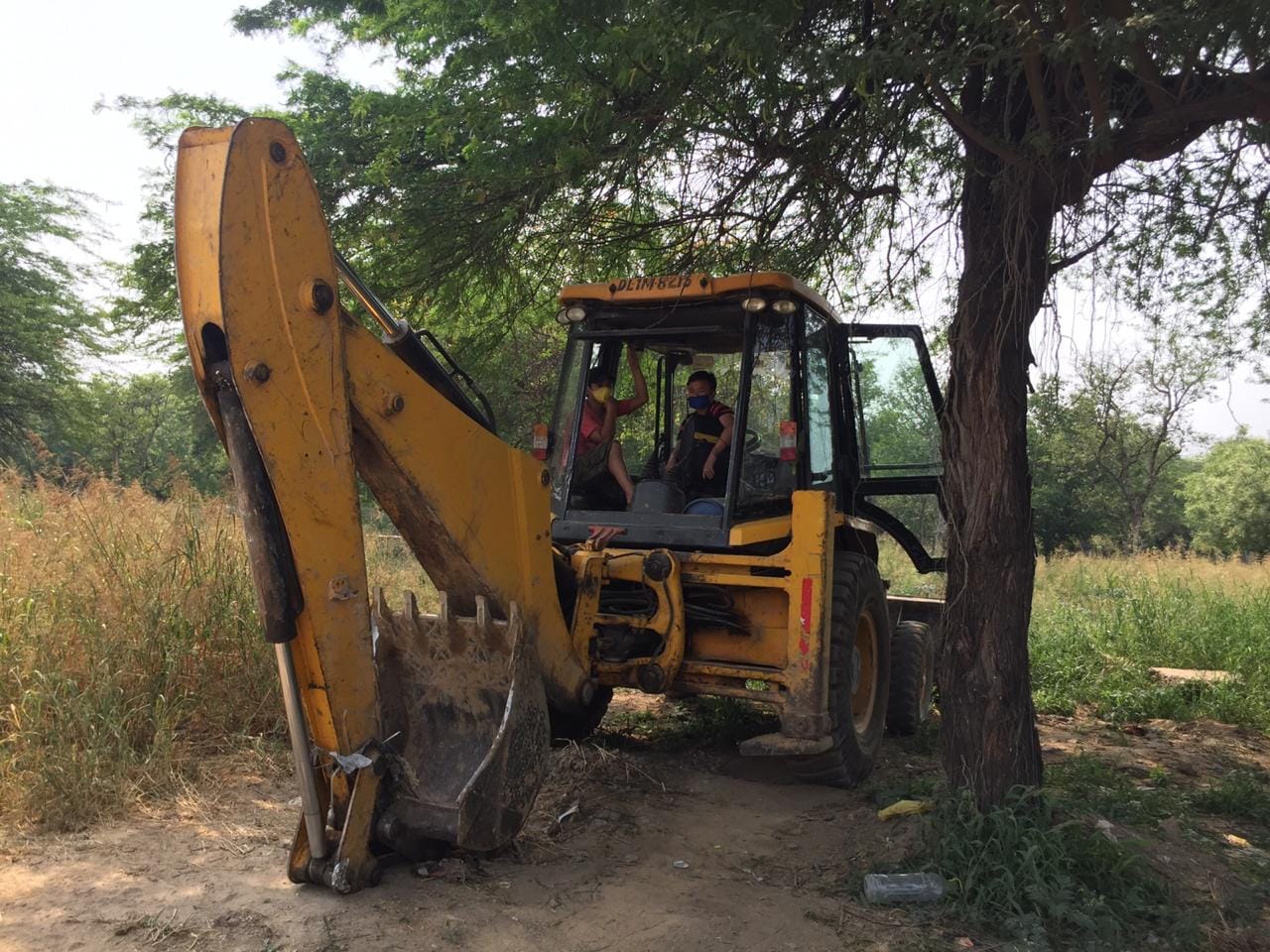 A JCB at the New Cemetery for Mohemeddans | Photo: Sravasti Dasgupta | ThePrint
