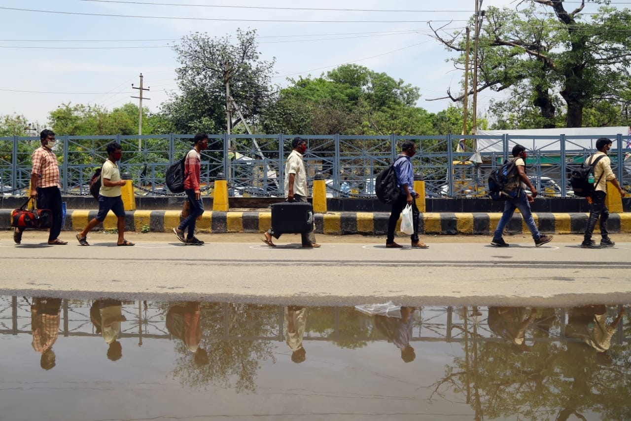 Migrant workers maintain distance from each other as they leave the station | Photo: Suraj Singh Bisht | ThePrint