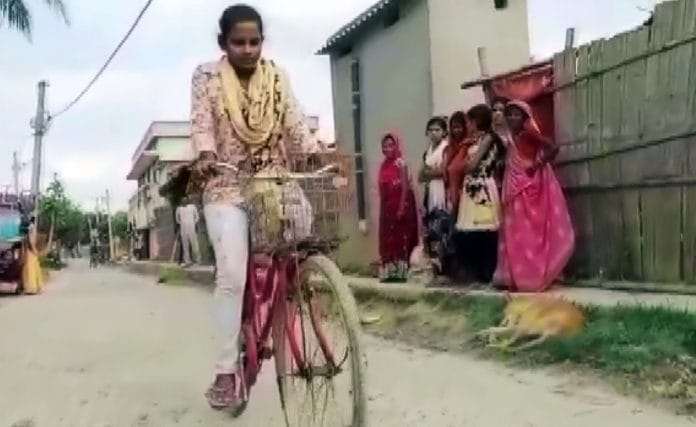 Young migrant Jyoti Kumari, who carried her injured father on a cycle for around 1,200 km from Gurugram to Bihar's Darbhanga amid Covid-19 lockdown. | Photo: ANI