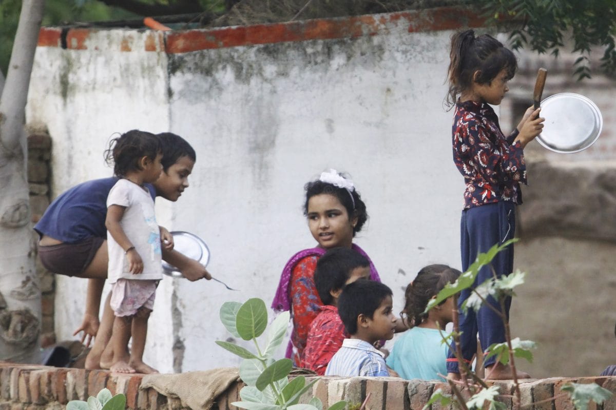 Children come out of their homes clanging utensils | Photo: Praveen Jain | ThePrint