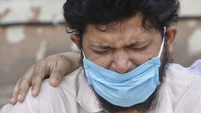 Kalamuddin weeps outside the Maulana Azad Medical College mortuary, after realising that he buried the wrong Moinuddin's body | Photo: Praveen Jain | ThePrint
