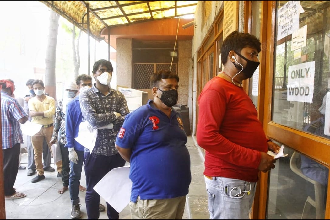Relatives queue up at Nigambodh Ghat for a cremation token | Praveen Jain | ThePrint
