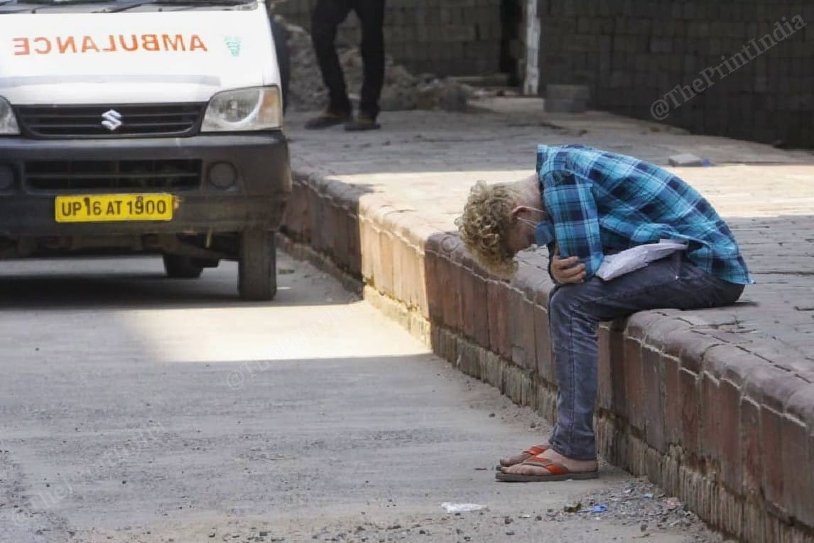 A family member waits outside the LNJP hospital | Praveen Jain | ThePrint