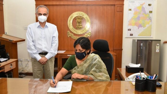 Vini Mahajan took over as Punjab's chief secretary from Karan Avtar Singh (standing) last Friday | By special arrangement