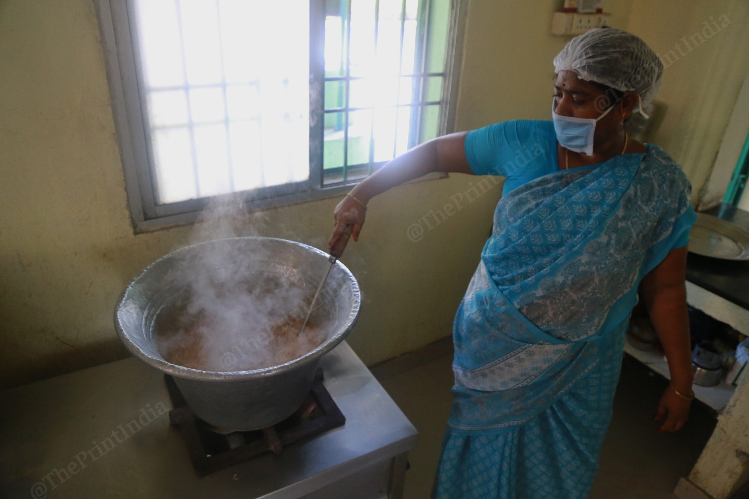 A worker at the Amma Canteen in Chennai's Sholinganallur preparing tomato rice for dinner. | Photo: Manisha Mondal/ThePrint