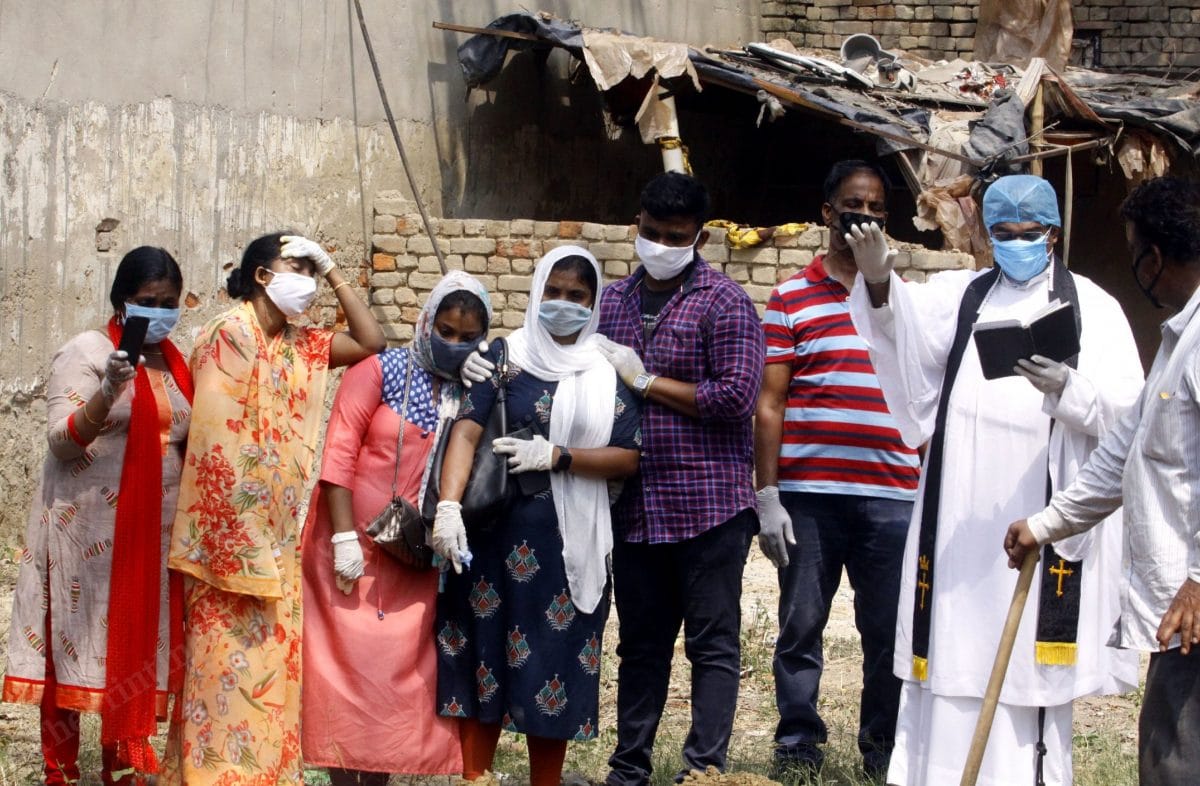 After the coffin was put in the grave, the priest performed the final rituals | Praveen Jain | ThePrint