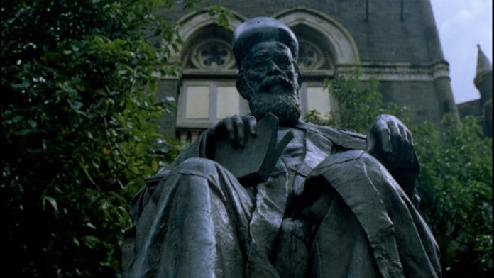 A statue of Dadabhai Naoroji | Wikimedia Commons