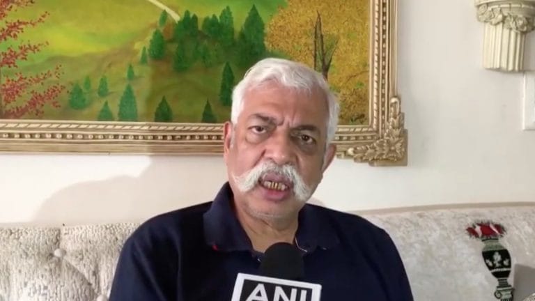 Maj. Gen. GD Bakshi, shrillest warmonger in the media, hits new low with gaali on Republic TV