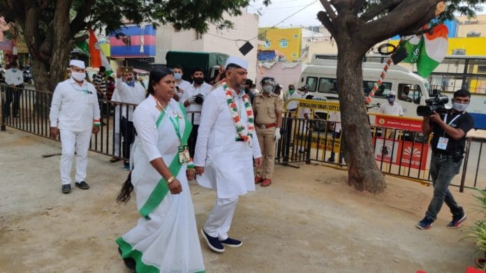 Karnataka Congress chief D.K. Shivakumar on his way to hoist the national flag at the party office in Bengaluru on 2 July 2020 | Twitter | @DKShivakumar