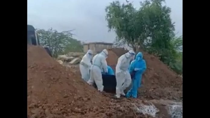 A screenshot from the viral video showing Ballari district officials' insensitive handling of Covid-19 deceased. | Photo: Twitter