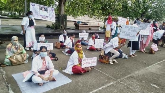 Women employees of the 181 helpline in Uttar Pradesh protesting outside the CM's residence in Lucknow. | Photo: Special arrangement