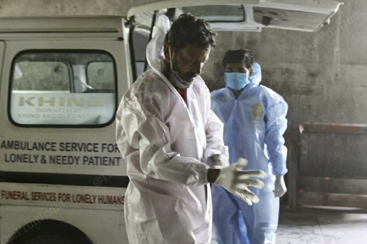 At the crematorium in Surat, Abdul dons a PPE suit before performing any funeral rites. He himself tested positive for Covid in March | Praveen Jain | ThePrint