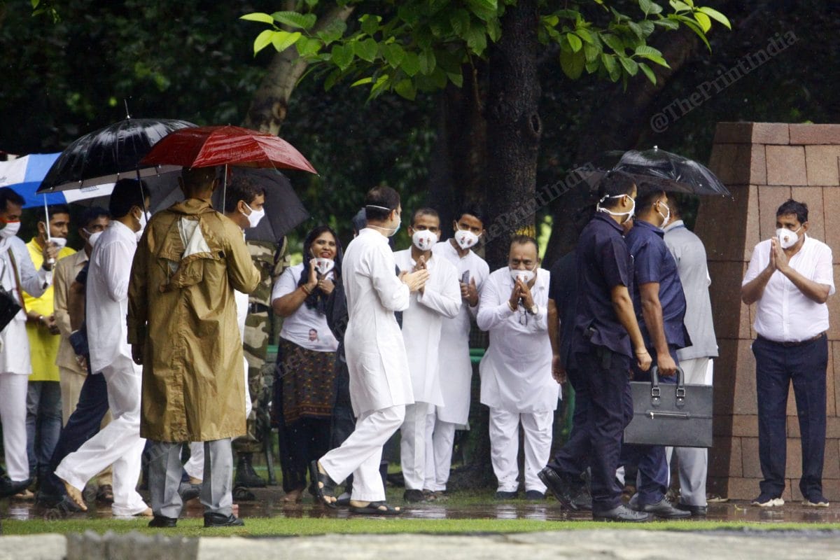 Gandhi meets the Congress workers | Photo: Praveen Jain | ThePrint