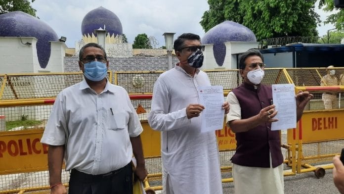 The VHP delegation outside the Pakistan High Commission in New Delhi. | Photo: Special arrangement