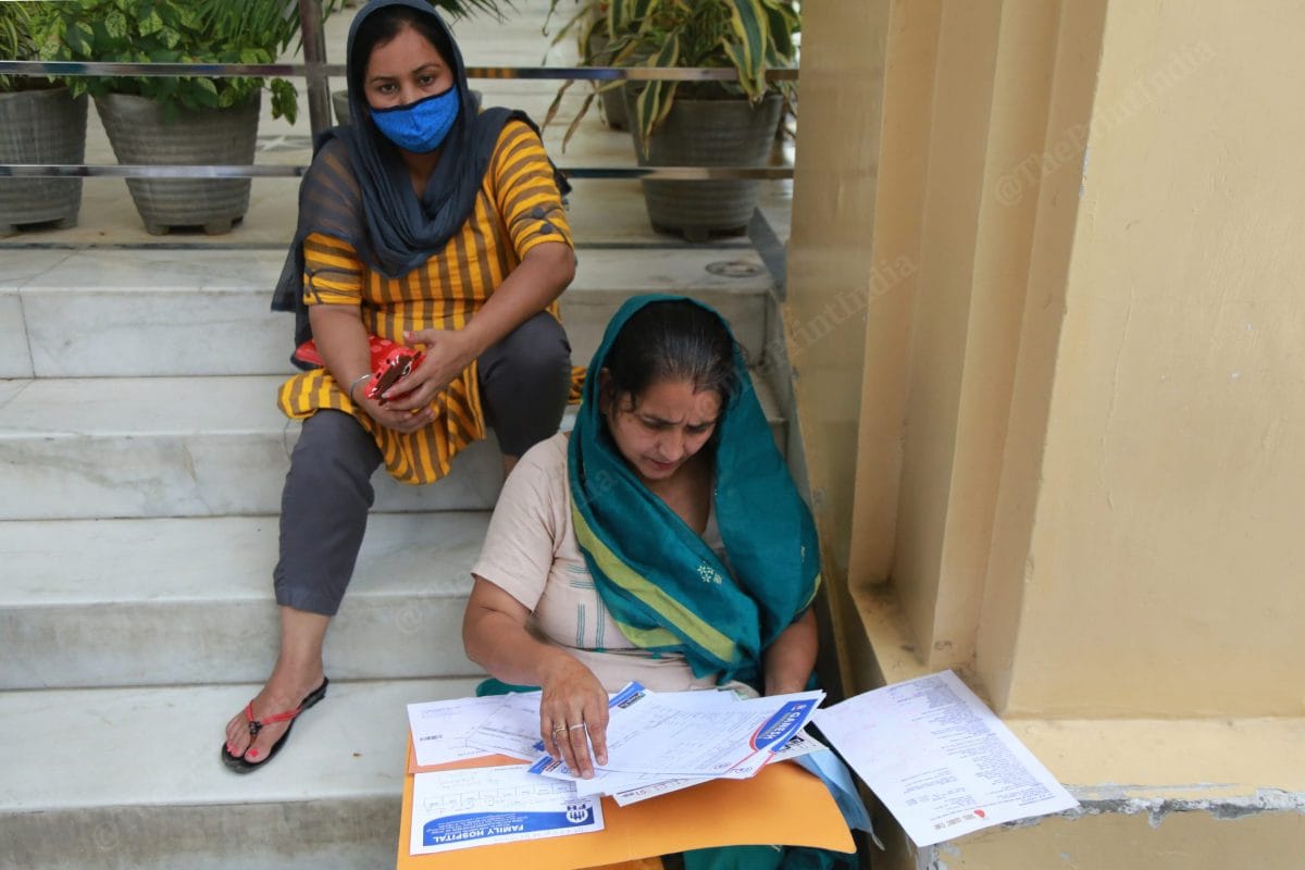 A woman sorts out doctors prescription | Photo: Manisha Mondal | ThePrint