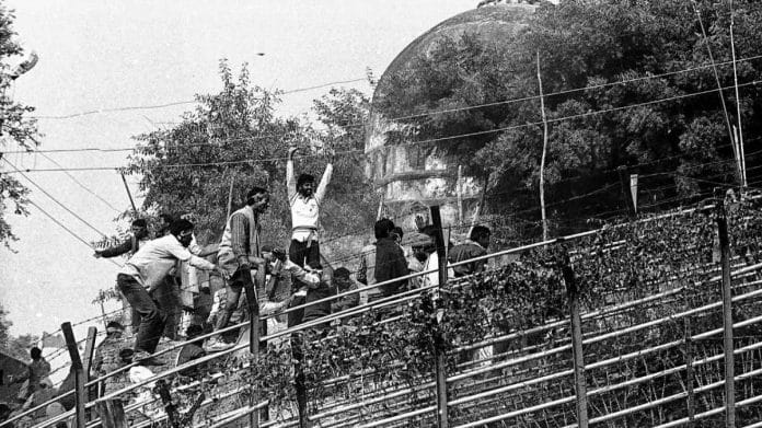 Karsevaks demolishing the Babri Masjid | Photo: Praveen Jain | ThePrint