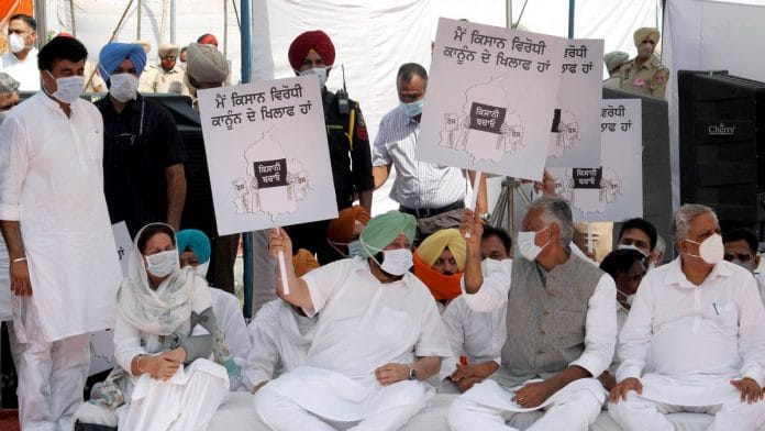 Punjab CM Captain Amarinder Singh and other Congress leaders at a protest against the Modi government's new farm laws in Khatkar Kalan Monday | Photo: ANI