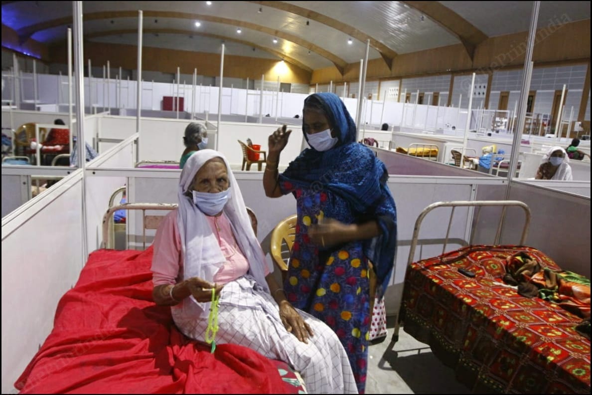 A lady offers prayer | Photo: Praveen Jain | ThePrint