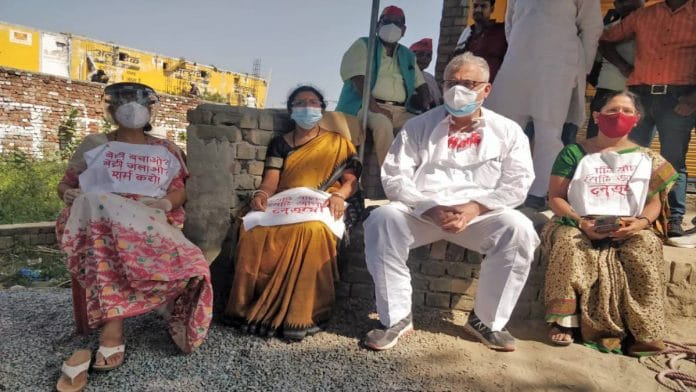 Trinamool Congress MP Derek O'Brien and other party colleagues organised a sit-in at Hathras Friday | ANI