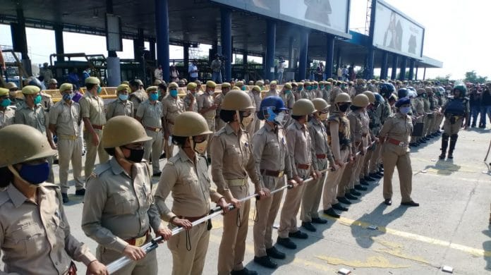 Police personnel on the Delhi-Uttar Pradesh border in Noida on 3 October