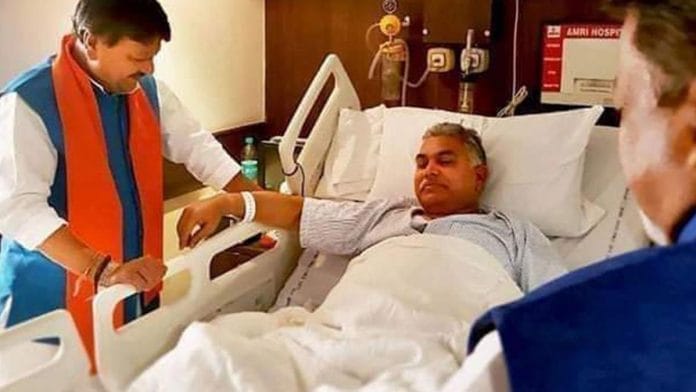 The photo of Kailash Vivayvargiya and Mukul Roy meeting Dilip Ghosh is from three years ago | Twitter