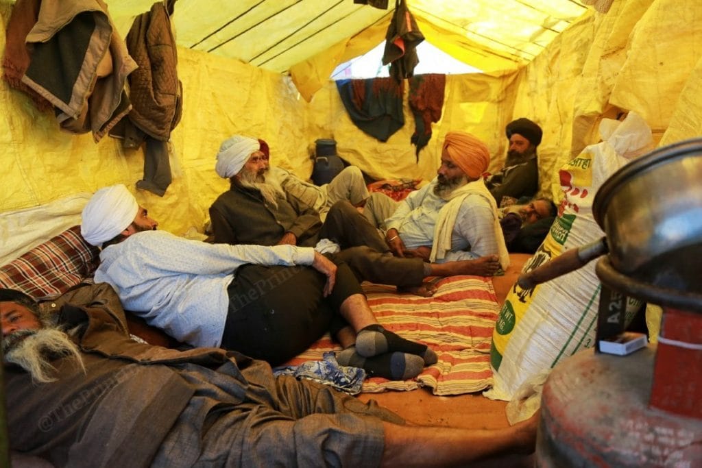 The carriers behind tractors have been turned into camps for shelter | Photo: Manisha Mondal | ThePrint
