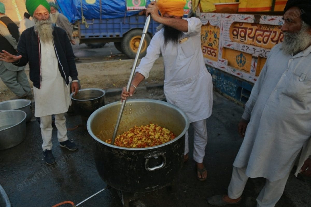 In the menu is aloo gajar ki sabzi and roti for a group of farmers | Photo: Manisha Mondal | ThePrint