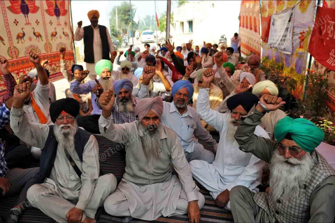 Farmers say they will not allow passengers trains | Photo: Suraj Singh Bisht | ThePrint