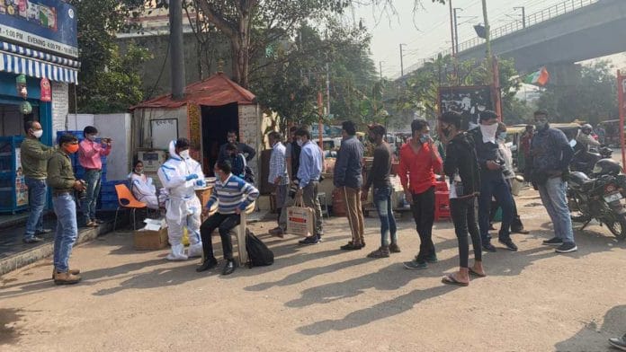 At the Covid testing check-point in Ashok Nagar near Delhi-Noida border | Aneesha Bedi | ThePrint