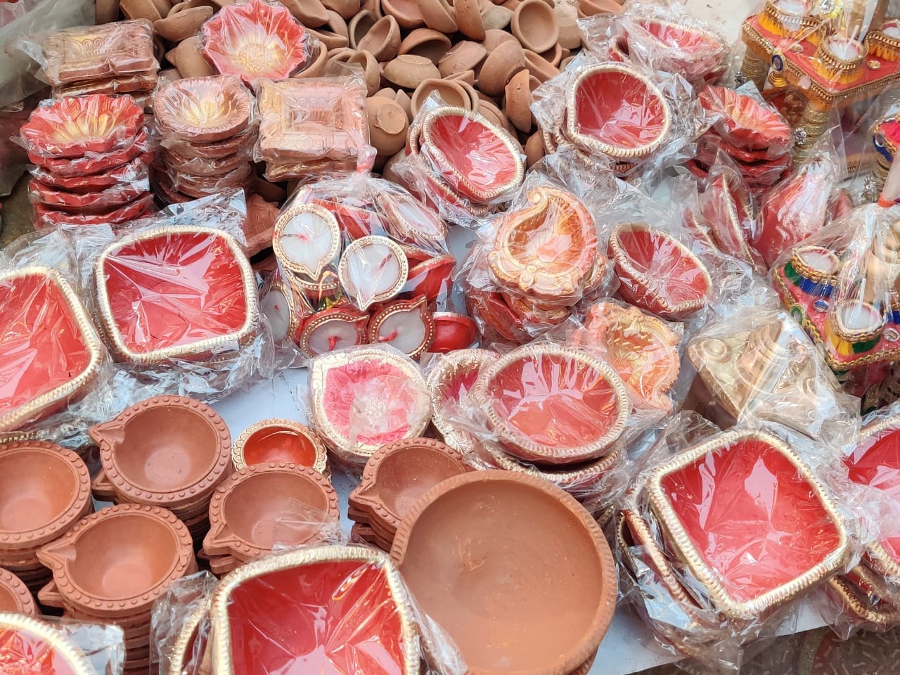 Diyas on sale at Sarojini Nagar market in New Delhi | Bismee Taskin | ThePrint