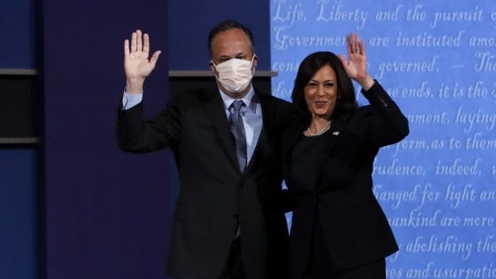 A file photo of Vice President-elect Kamala Harris and her husband Douglas Emhoff. | Photo: Kim Raff/Bloomberg