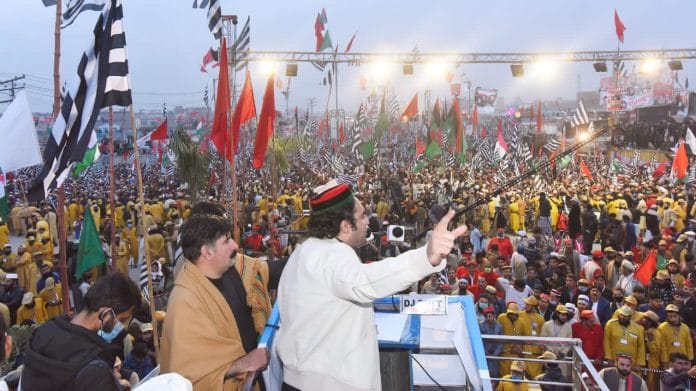 A Pakistan opposition alliance leader addresses a large gathering in Peshawar on 22 November | @MediaCellPPP | Twitter